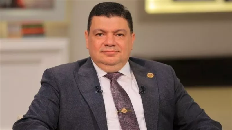 رئيس المحطات النووية السابق يعلق على مقترح دمج وزارتي الكهرباء والبترول