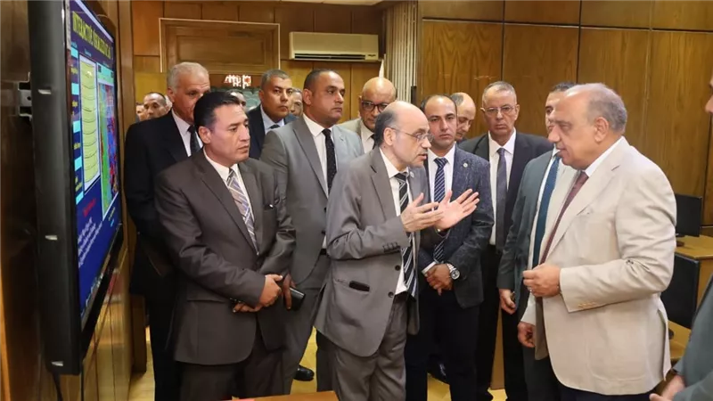 جولة تفقدية لوزير الكهرباء داخل هيئة المواد النووية لمتابعة سير العمل