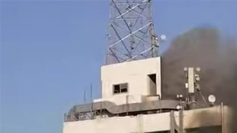 إنقاذ موظفين حاصرتهم النيران في حريق سنترال رمسيس.. تفاصيل جهود الإطفاء والإخلاء