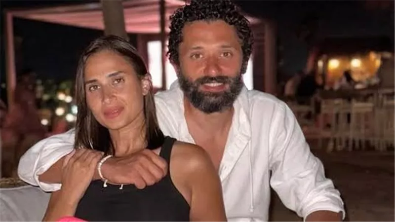 انفصال كريم محمود عبد العزيز عن زوجته آن الرفاعي بعد 14 عام