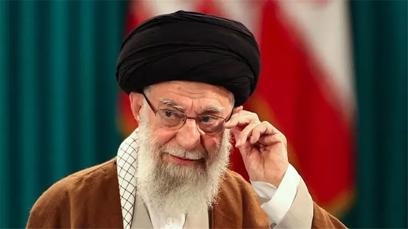 من سيقود إيران إذا لم يعد خامنئي قادراً على مهامه؟ أبرز المرشحين وآلية الخلافة