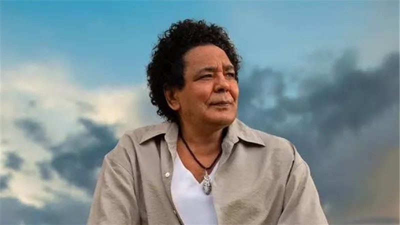 محمد منير يطمئن جمهوره: 