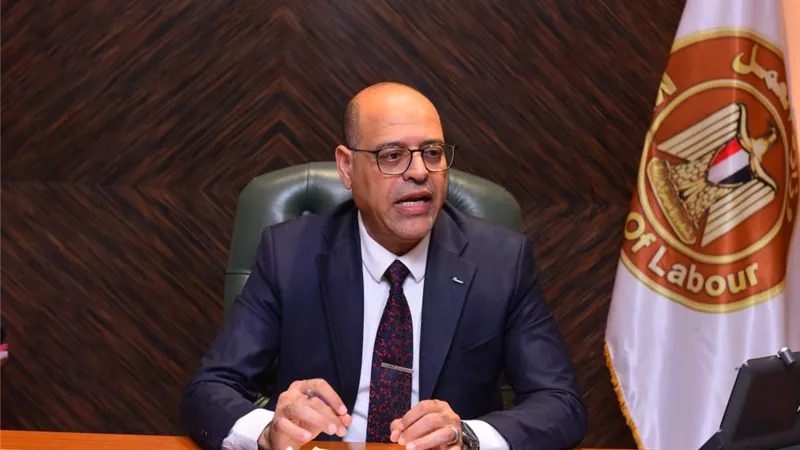 قانون العمل الجديد يدخل حيز التنفيذ خلال أيام و90% من القرارات جاهزة للنشر