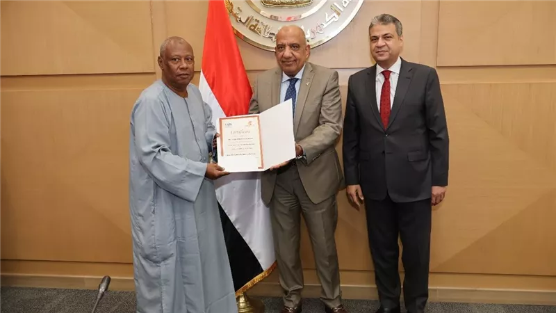 وزير الكهرباء يشهد احتفالية تخريج 25 متدربًا إفريقياً بمجالات تطوير البنية التحتية والطاقة المتجددة 
