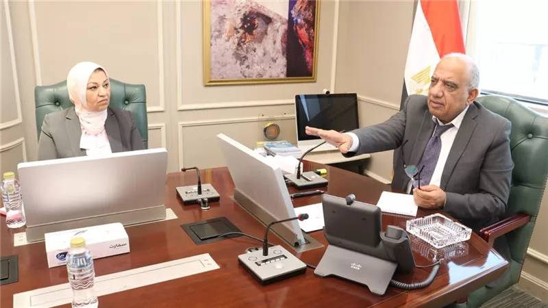 تفاصيل اجتماع وزير الكهرباء مع القيادات لبحث مستجدات تنفيذ مشروعات الطاقات المتجددة
