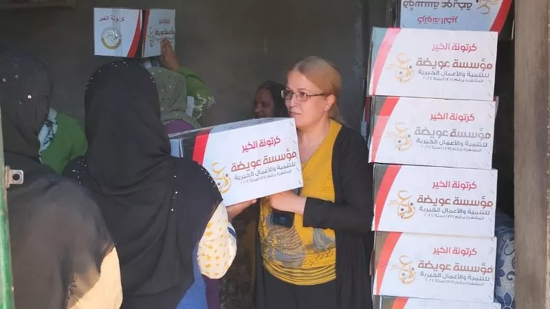 جمعية الإحسان الخيرية توزع كراتين الخير بشطورة بدعم من مؤسسة عويضة الخيرية