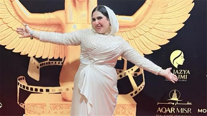 إيه ده؟.. الجمهور يسخر من إطلالة دعاء مجدي في مهرجان همسة الدولي