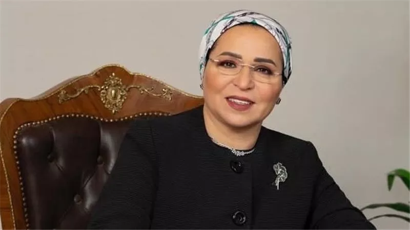 السيدة انتصار السيسي تنشر صورة وسام 