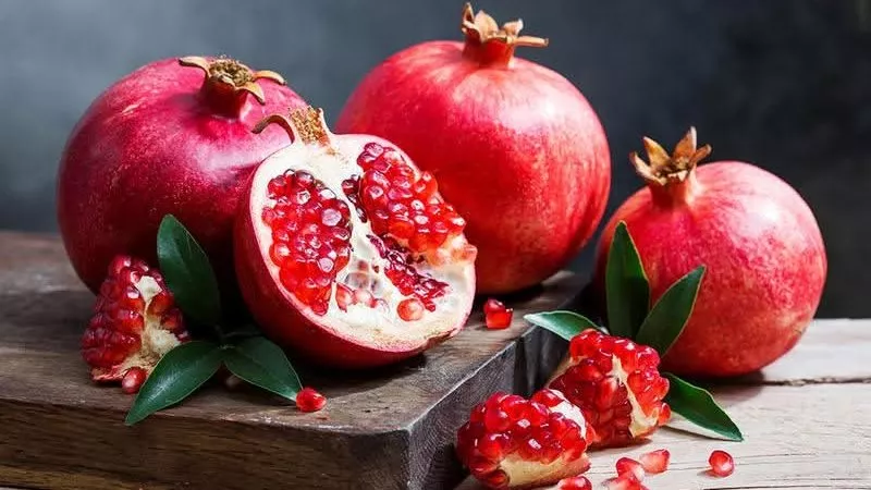 الرمان سر الشباب؟ .. دراسة تكشف نتائج واعدة لكبار السن