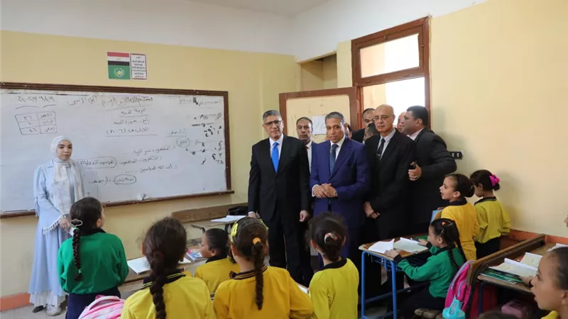 شاهد.. كواليس جولة محافظ الجيزة الميدانية بمدارس أبو النمرس