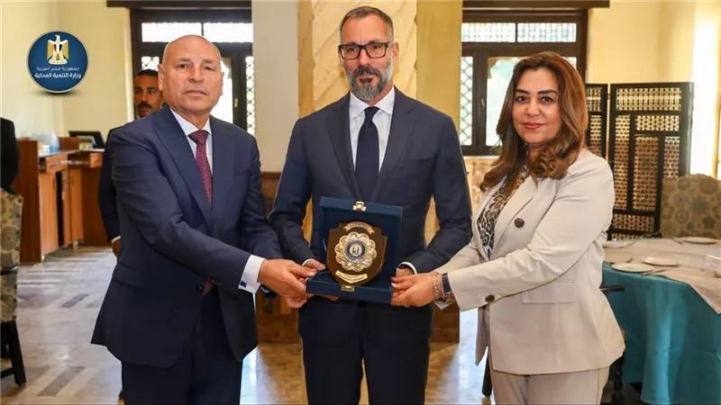 وزيرة التنمية المحلية تشارك في مأدبة غداء على شرف رئيس شبكة الآغا خان للتنمية بحديقة الأزهر