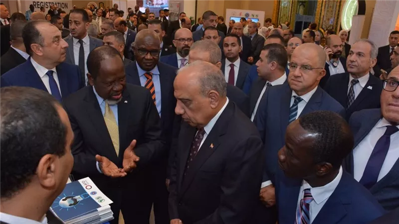 وزير الكهرباء يفتتح معرض صناعة المهمات والمعدات الكهربائية