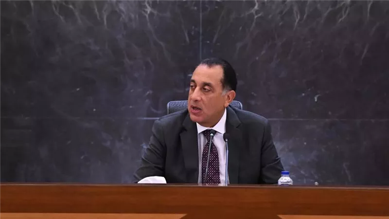 رئيس الوزراء يبحث تسريع طرح الشركات الحكومية وتنشيط البورصة لجذب الاستثمارات