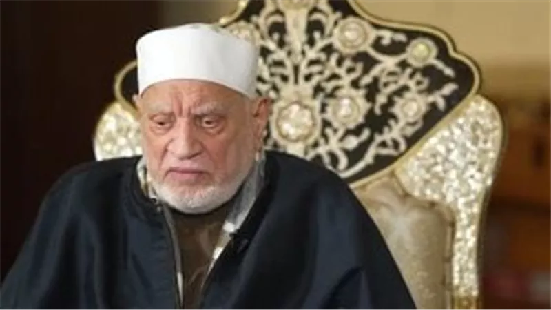 بناء ضريح الدكتور أحمد عمر هاشم بجوار جده في الزقازيق