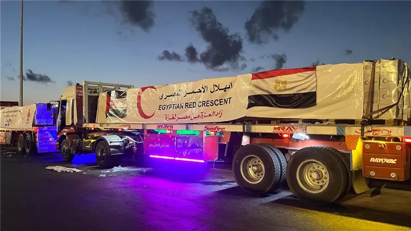 الهلال الأحمر المصري يرسل 3450 طن مساعدات عاجلة لغزة عبر قافلة «زاد العزة» الـ47
