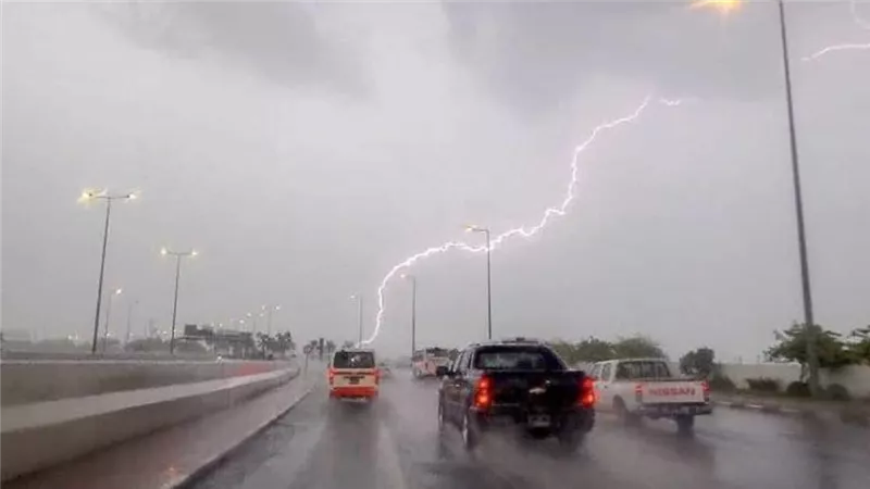 انخفاض بدرجات الحرارة اليوم الجمعة.. شبورة مائية كثيفة والعظمى بالقاهرة 31 درجة