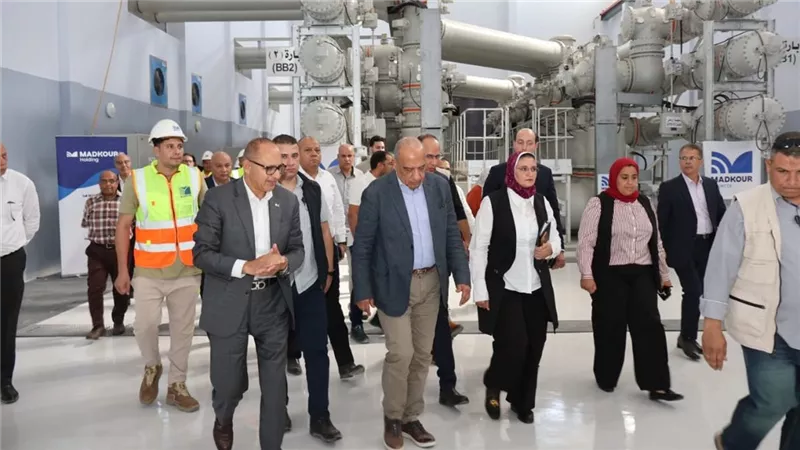 وزير الكهرباء يتفقد محطة محولات عيون موسى ويتابع مستجدات توفير التيار للمشروعات الزراعية 