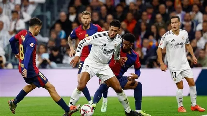كلاسيكو المليارات.. موعد مباراة ريال مدريد وبرشلونة والقنوات الناقلة في قمة نارية 