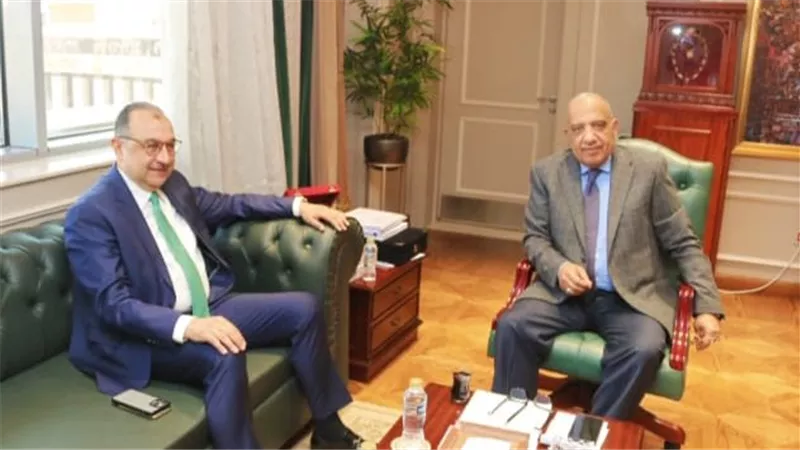 وزيرا الكهرباء وقطاع الأعمال يبحثان التوسع باستخدامات الطاقات المتجددة في الصناعات كثيفة الاستهلاك