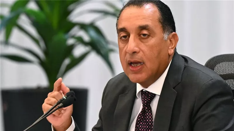 رئيس الوزراء يتابع تنفيذ مشروعات الطاقة المتجددة وربطها بالشبكة القومية للكهرباء