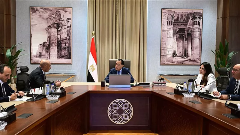رئيس الوزراء يبحث مع وزير التعليم تطوير المدارس اليابانية وتنمية المهارات اللغوية