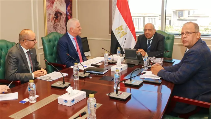 وزير الكهرباء يبحث مع تحالف رينيرجي جروب بارتنرز إنشاء مشروع متكامل للطاقات المتجددة