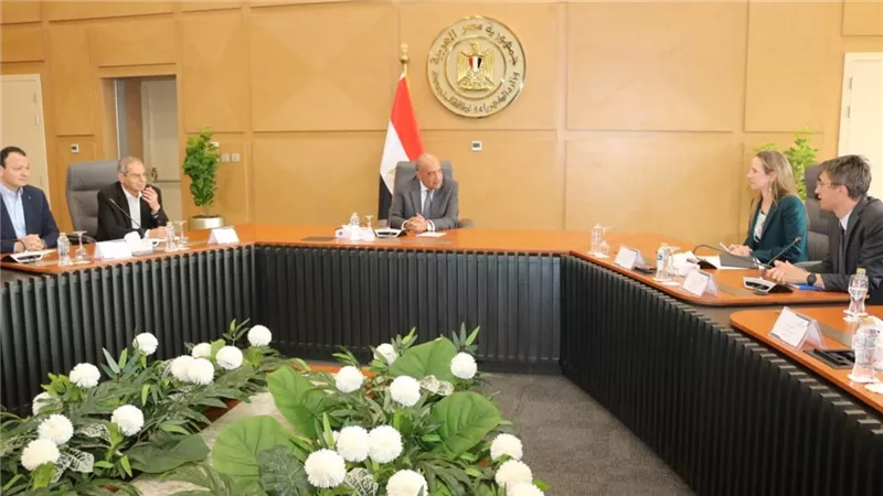 وزير الكهرباء يبحث مع وفد البنك الدولي تعزيز التعاون بمشروعات الطاقات المتجددة