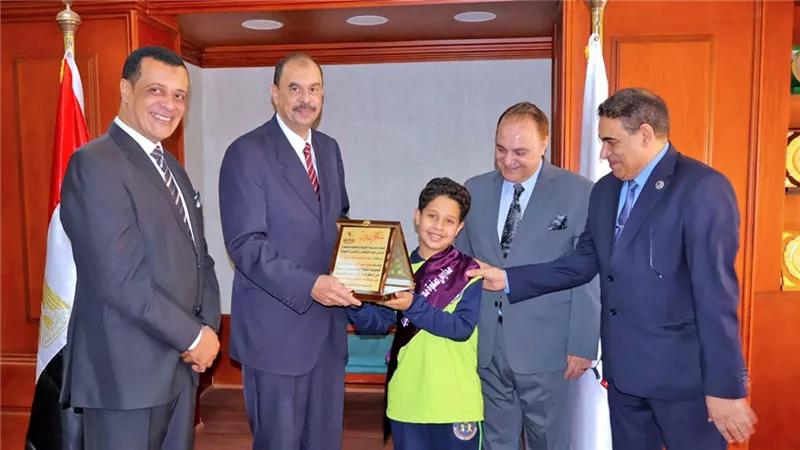 محافظ سوهاج يكرم أوائل الطلاب الفائزين على مستوى الجمهورية في 