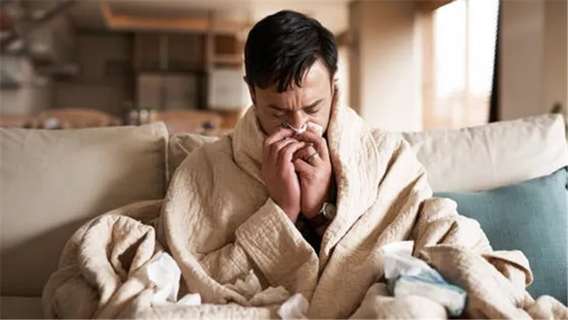 علاجات طبيعية للتعافي من نزلات البرد والإنفلونزا.. دليل شامل
