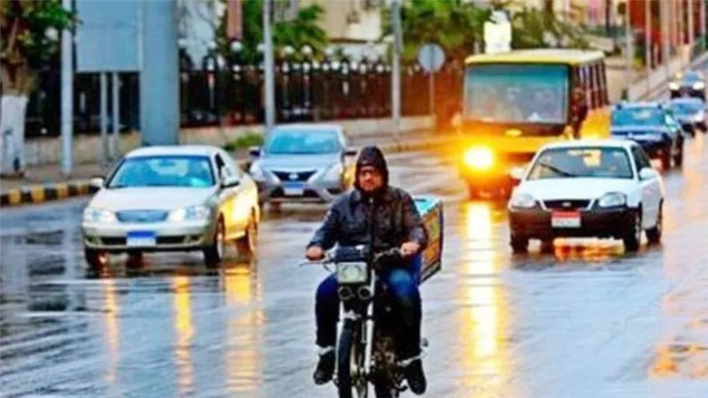 طقس الاثنين: انخفاض الحرارة مع أمطار متفرقة ورياح نشطة على أغلب المحافظات