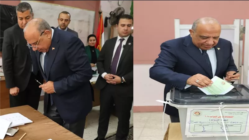 وزير الكهرباء يدلي بصوته في انتخابات النواب بمدرسة المنارة بمدينة نصر 
