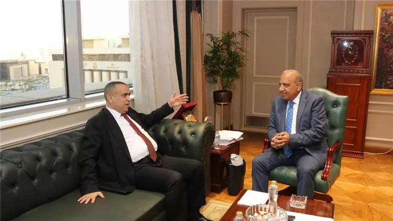 وزير الكهرباء يبحث مع نظيره الجزائري تعزيز الشراكة والتعاون بمختلف مجالات الطاقة المتجددة  