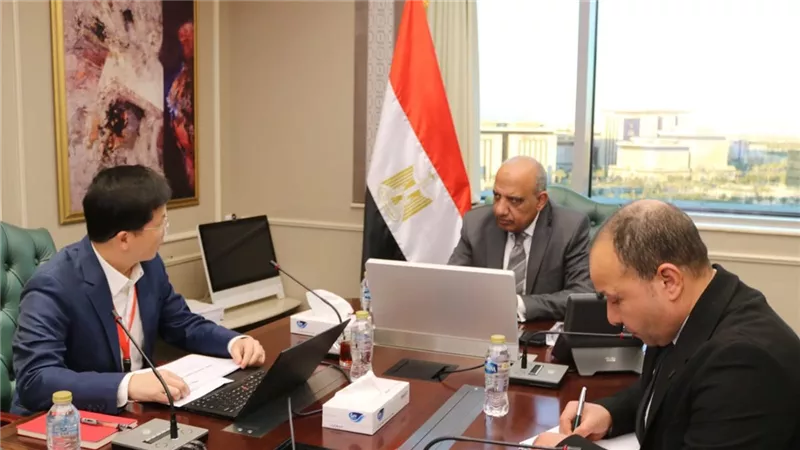  وزير الكهرباء يبحث مع مجموعة CSGI الصينية التعاون بمجالات دمج الطاقات المتجددة