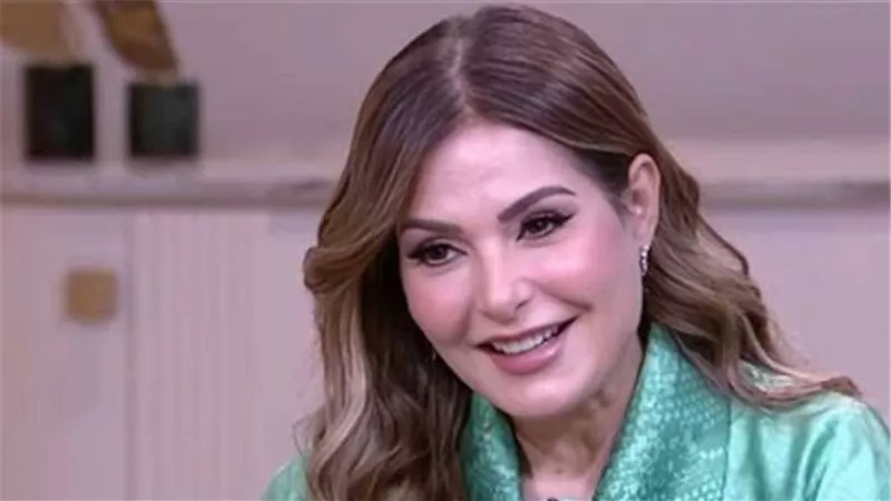 صابرين تشيد بأداء منى زكي بعد طرح برومو فيلم 