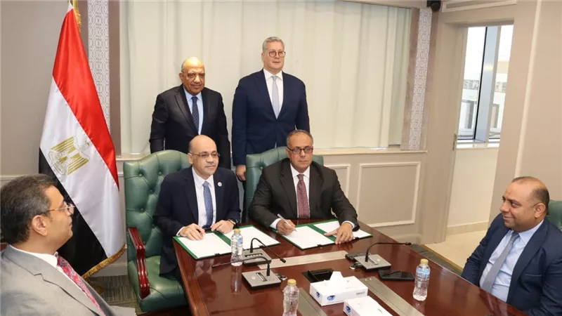 وزيرا الكهرباء والبترول يشهدان توقيع بروتوكول تعاون بين الهيئة العامة للبترول والمواد النووية 