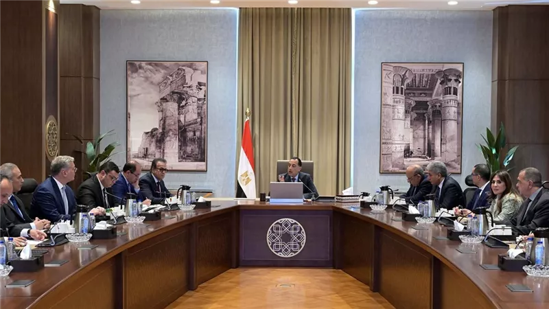 الحكومة تعلن حزمة تيسيرات جديدة لتعزيز الاستثمارات وجذب القطاع الخاص
