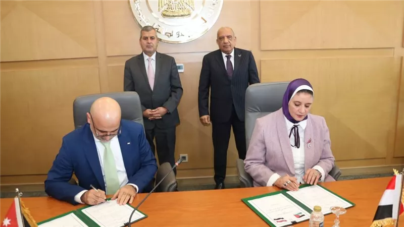 وزير الكهرباء ونظيره الأردني يشهدان مراسم توقيع عقد تبادل الطاقة لعام 2026 