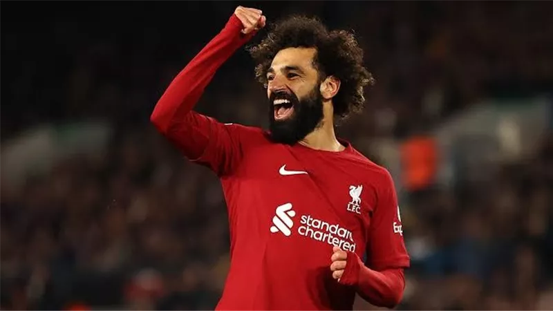 محمد صلاح يقود ليفربول لفوز مثير على إيفرتون ويعادل رقم جيرارد التاريخي