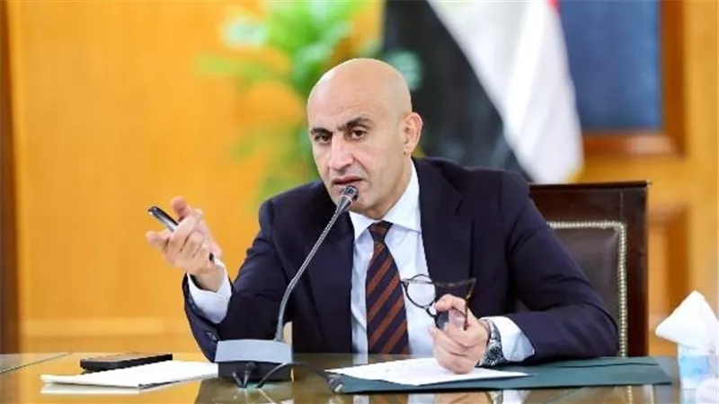 تطوير المناهج ومواجهة بيزنس الكتب الخارجية بالمليارات