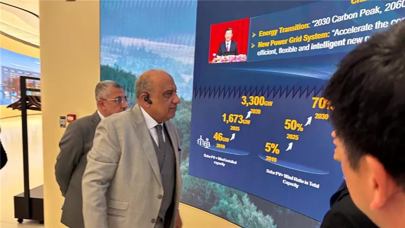  وزير الكهرباء يزور معامل اختبارات أنظمة بطاريات تخزين الطاقة لشركة هواوي في الصين
