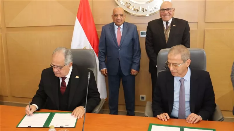 وزير الكهرباء ورئيس «العربية للتصنيع» يشهدان توقيع بروتوكول لتأسيس شركة لأنظمة الطاقة الشمسية