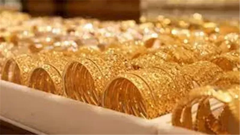 أسعار الذهب ترتد بقوة وتقترب من المستوى التاريخي 5,000 دولار للأوقية