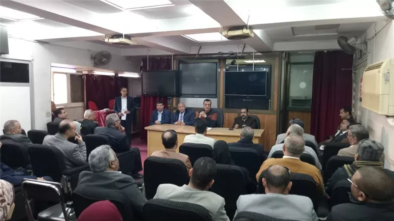 استعدادًا لانطلاق الفصل الدراسي الثاني.. مدير تعليم سوهاج يجتمع بمديري الإدارات التعليمية وأعضاء لجان المتابعة