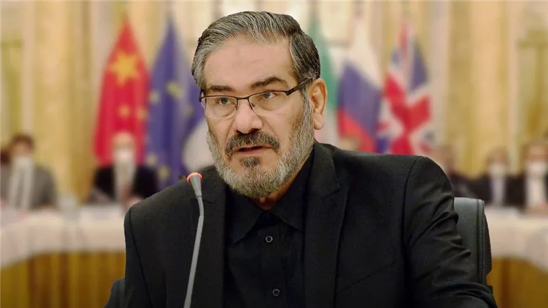 تعيين علي شمخاني أمينًا لمجلس الدفاع الإيراني.. عودة رجل الظل إلى الواجهة 