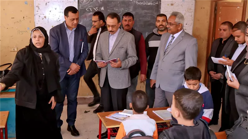 محافظ سوهاج يقود جولة ميدانية مفاجئة بالمنشاة ويُحيل عددًا من المسئولين للتحقيق