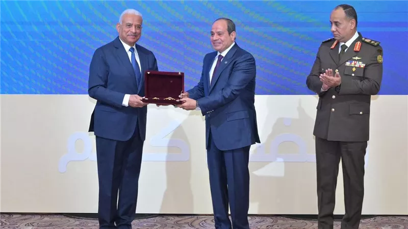 السيسي يصدق على تعيين الفريق أول عبد المجيد صقر مساعدًا لرئيس الجمهورية.. ننشر السيرة الذاتية الكاملة