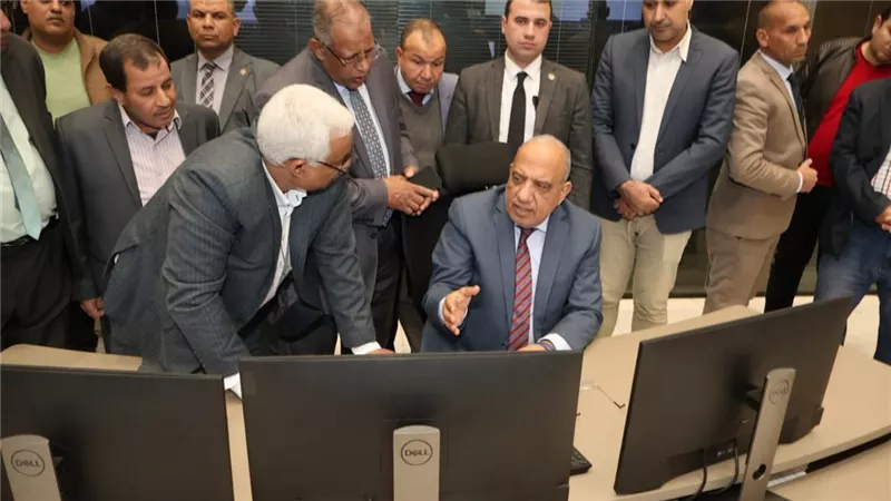 وزير الكهرباء في جولة داخل المركز القومي للتحكم في الطاقة لمتابعة سير العمل في رمضان