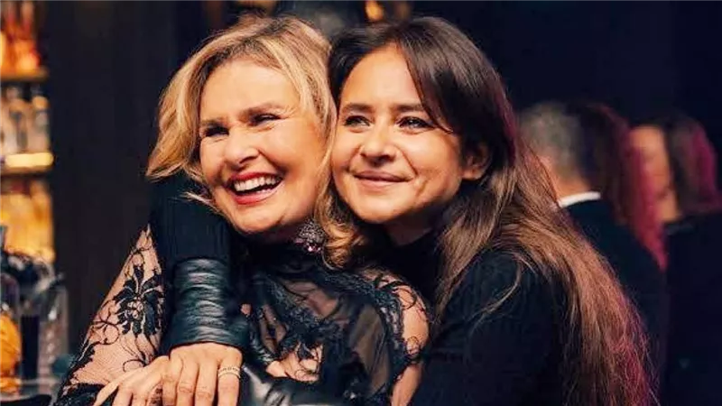 يسرا تشيد بنيللي كريم في على قد الحب: مبدعة وقوية