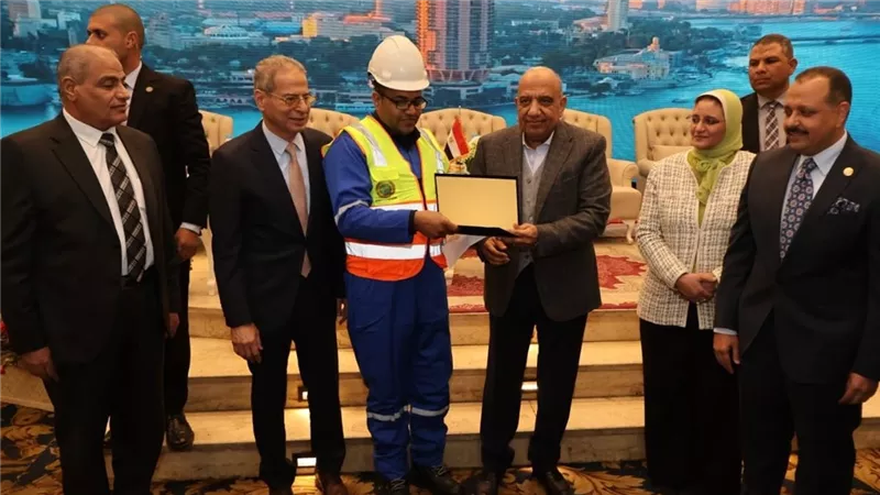 وزير الكهرباء يكرم العاملين بالشركات وفرق رفع الأثقال ويفتتح الدورة الرمضانية لكرة القدم