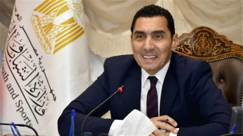 وزير الشباب والرياضة يزور اتحاد الكرة ويؤكد: الدولة تدعم تطوير منظومة كرة القدم المصرية